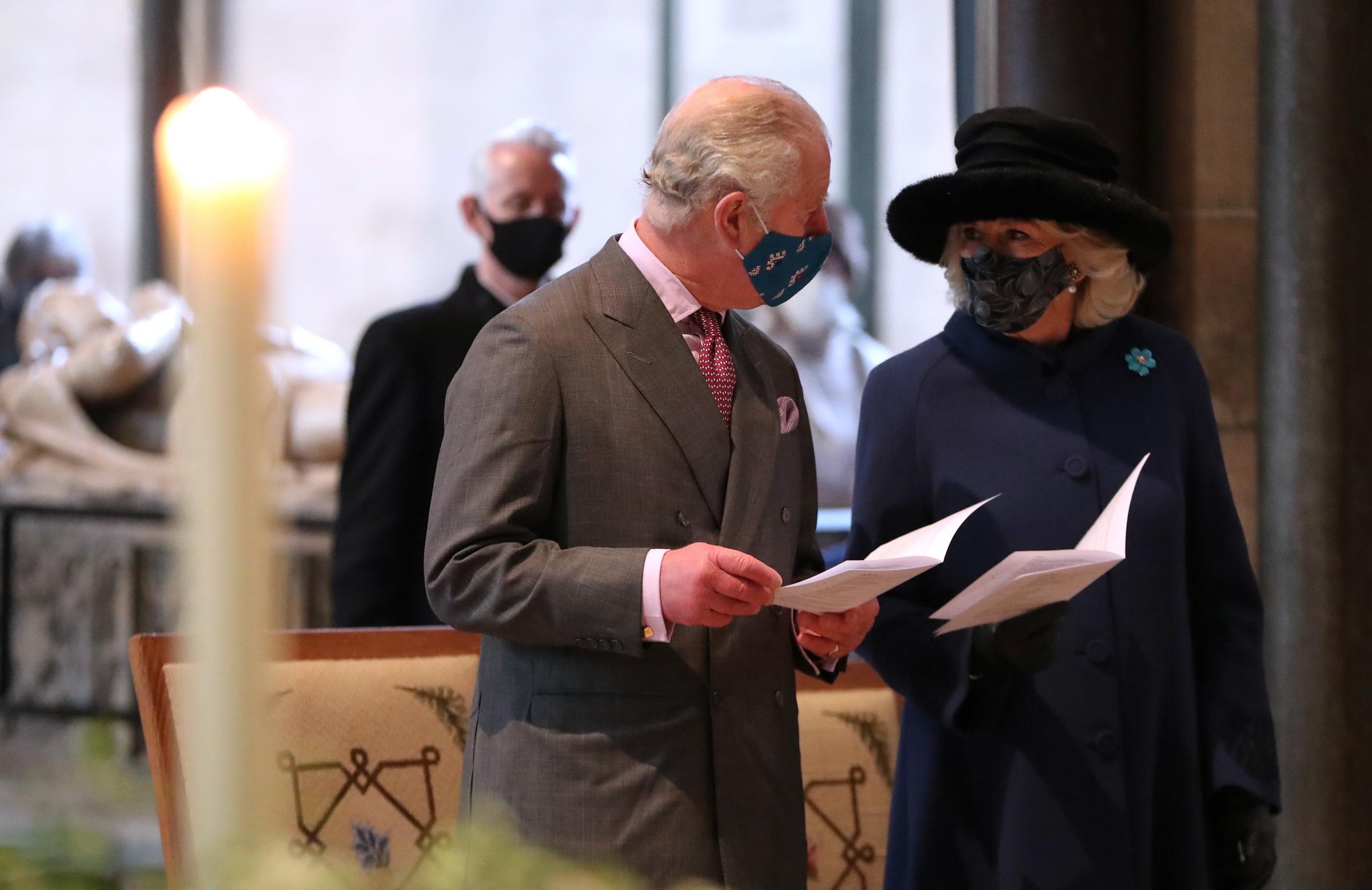 Charles And Camilla Cancel Scotland Trip After First Minister S Covid Warning Newsnow Sources Companynewshq - festive fedora roblox